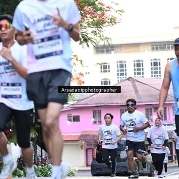 Runner Photo 7675921