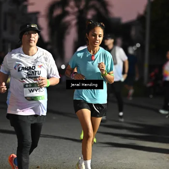 Runner Photo 7675923