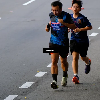 Runner Photo 7675954