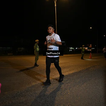 Runner Photo 7675990