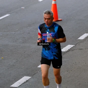 Runner Photo 7676040