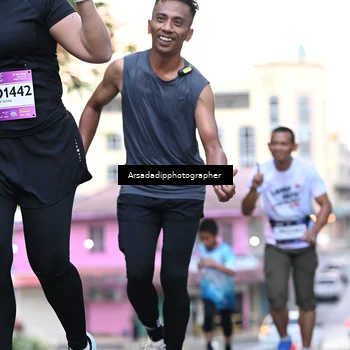 Runner Photo 7676054