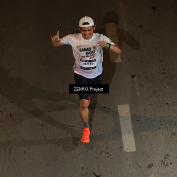 Runner Photo 7676159