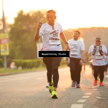 Runner Photo 7676181