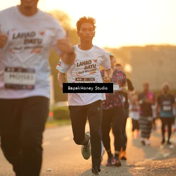 Runner Photo 7676273