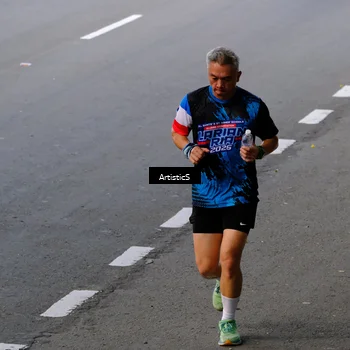 Runner Photo 7676274