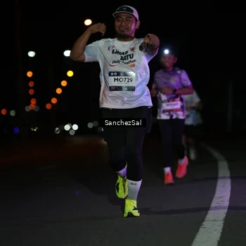 Runner Photo 7676311