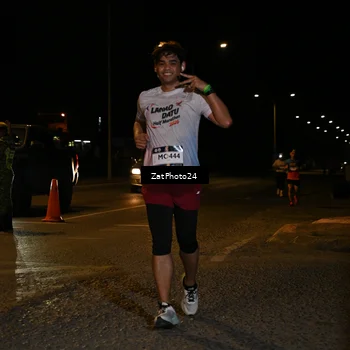 Runner Photo 7676335
