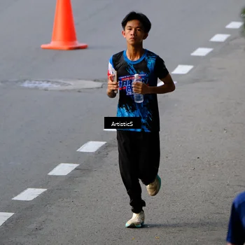 Runner Photo 7676345