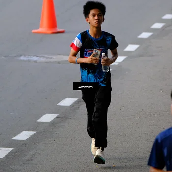 Runner Photo 7676374