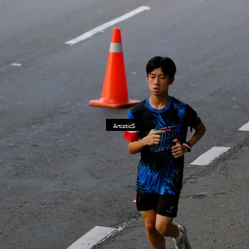 Runner Photo 7676475