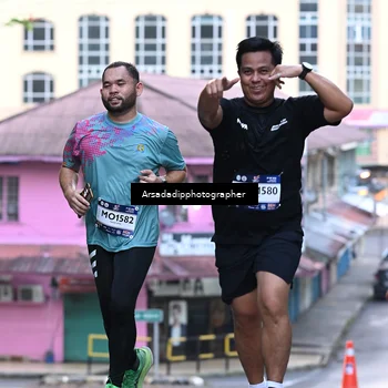 Runner Photo 7676524