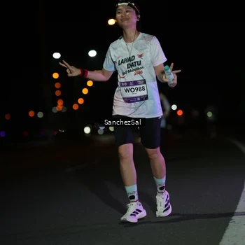 Runner Photo 7676615