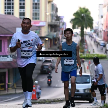 Runner Photo 7676663