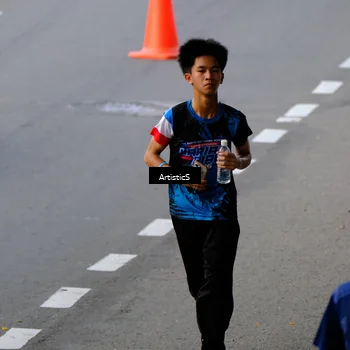 Runner Photo 7676687