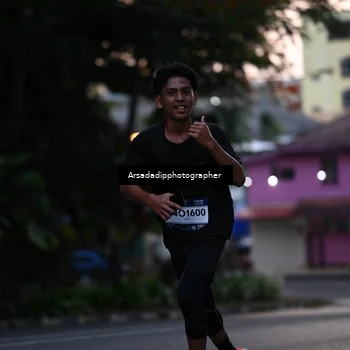 Runner Photo 7676877