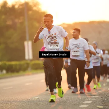 Runner Photo 7676914