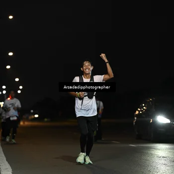 Runner Photo 7677037