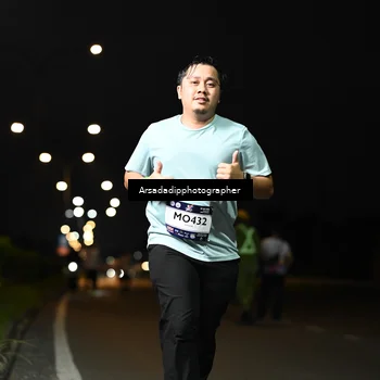 Runner Photo 7677041