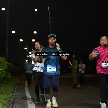 Runner Photo 7677047