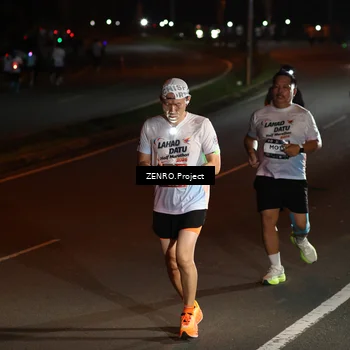 Runner Photo 7677065