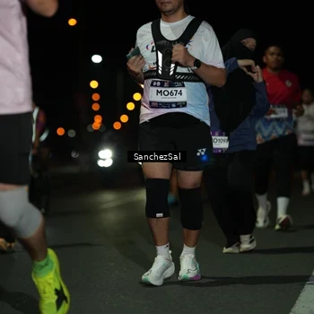 Runner Photo 7677102