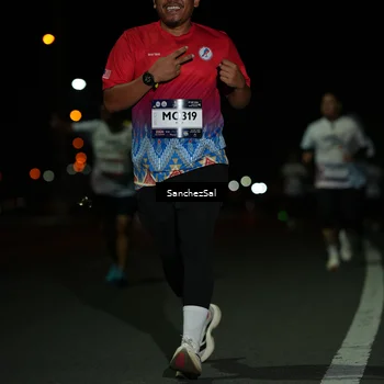 Runner Photo 7677106