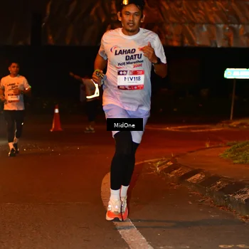 Runner Photo 7677115