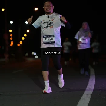 Runner Photo 7677244