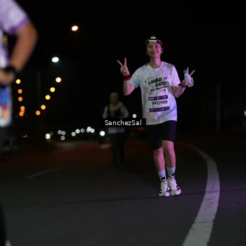 Runner Photo 7677339