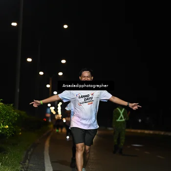 Runner Photo 7677393
