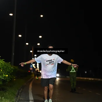 Runner Photo 7677399
