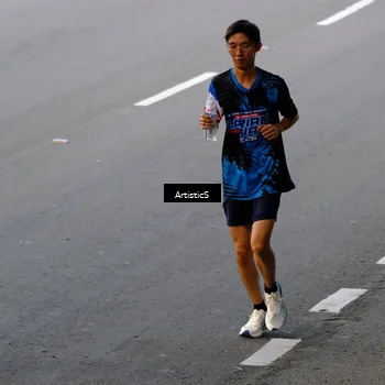 Runner Photo 7677434