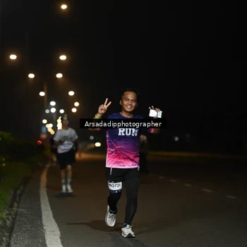 Runner Photo 7677875