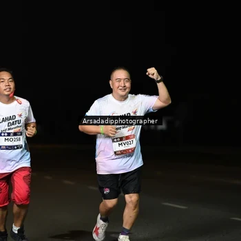Runner Photo 7677919