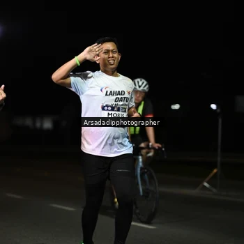 Runner Photo 7677933
