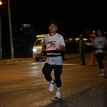 Runner Photo 7677990
