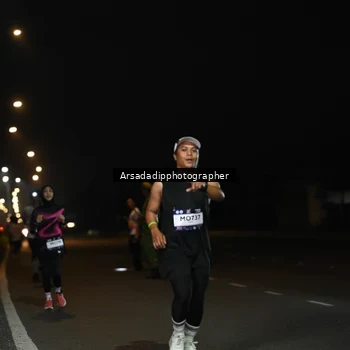 Runner Photo 7678381
