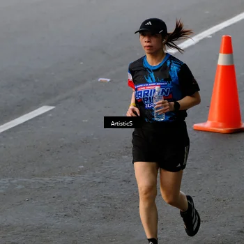 Runner Photo 7679060