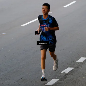 Runner Photo 7679637