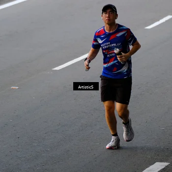 Runner Photo 7679674