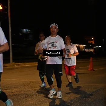Runner Photo 7679756