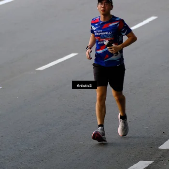 Runner Photo 7679851