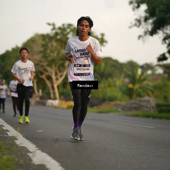 Runner Photo 7681180
