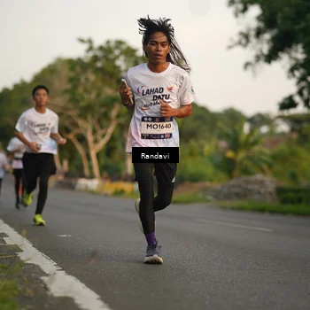 Runner Photo 7681188
