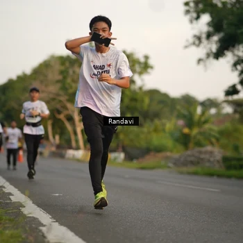 Runner Photo 7681198