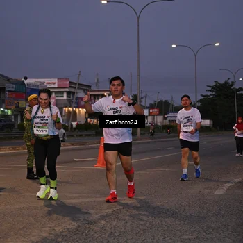 Runner Photo 7681344