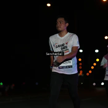 Runner Photo 7681412