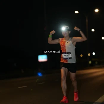 Runner Photo 7682056