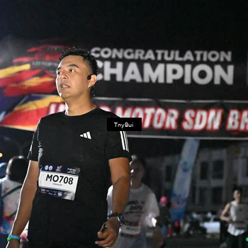 Runner Photo 7682611